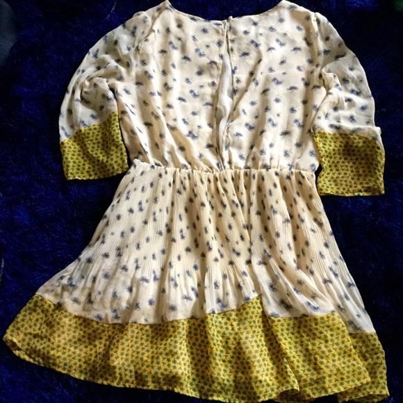 TOPSHOP Yellow Buttercream Flower Patch Dress - Picture 7 of 9